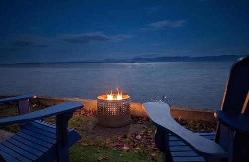 Cap-Saint-Ignace Ski Chalet | Chalet Studio #5 Waterfront with Spa, Fireplace & Wifi