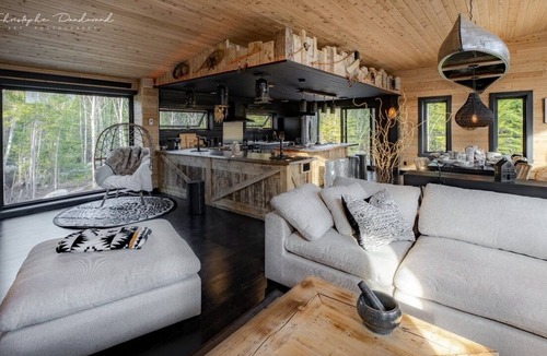 La Malbaie Cabin | Chalet Tipee, Spa, Sauna, Billard et vue sur la Forêt