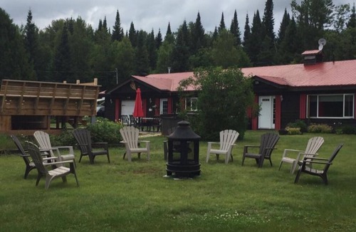 Lac-Superieur Cabin | Chalet Tranquille with pool