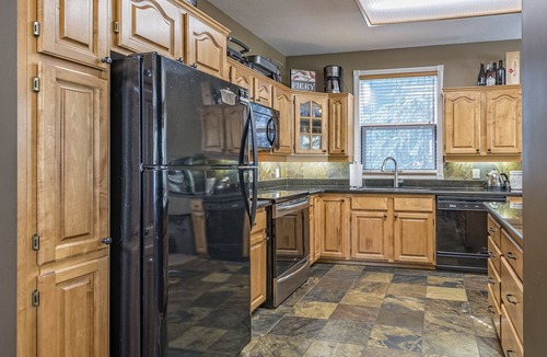 Silver Star Mountain House | Chalet with two master bedrooms, two bunk rooms, hot tub-pet-friendly!