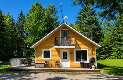 Notre-Dame-Des-Bois Ski Chalet | Chalets du Domaine - RUSTIQUE