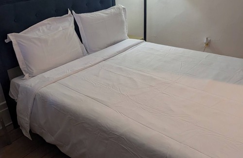 Parc Extension Apartment | 🍁 Charmant Appart Rustique | 7 Couchages| Métro Parc & Parc Jarry. Pet friendly