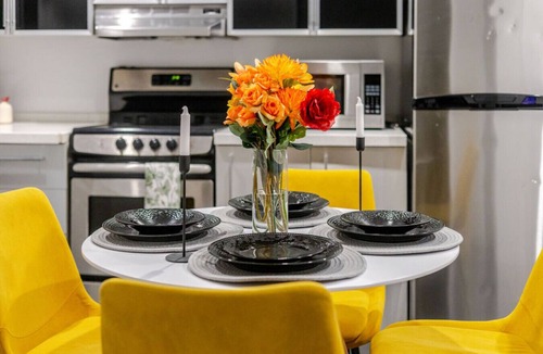 Downtown Montreal Apartment | Charming 1BDR – Prime Location on Bishop St