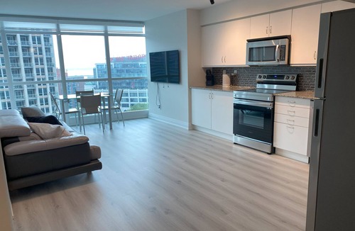 Niagara Condo | Charming 2 Bed/2 Bath condo + office. Close to everything in Downtown