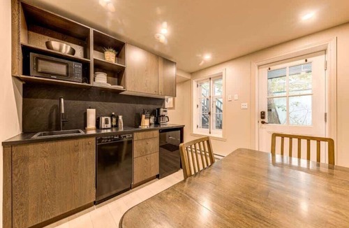 Vieux-Quebec-Cap-Blanc-colline Parlementaire Apartment | Charming 2-Bedroom in Historic Old Quebec