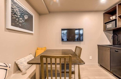 Vieux-Quebec-Cap-Blanc-colline Parlementaire Apartment | Charming 2-Bedroom in Historic Old Quebec