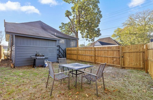 Chattanooga Cottage | Charming 2-bedroom Cottage minutes from downtown Chattanooga, Pet Friendly