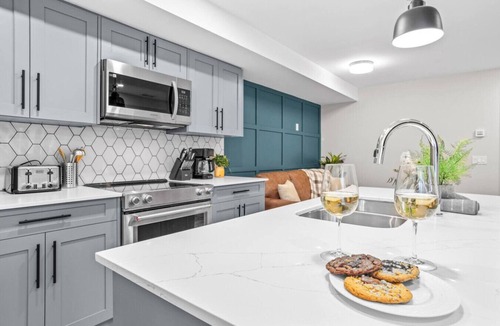 Canmore Villa | Charming 2BR Haven in Canmore Near DT and Banff
