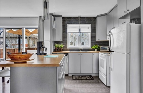 Communaute-Urbaine-de-l'Outaouais House | Charming 2BR Home | Free Parking | Near Ottawa