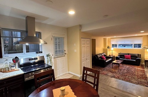Dollarton Apartment | Charming 3-bedroom apartment in North Vancouver