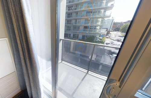 Toronto Entertainment District Apartment | Charming 3-BR Condo in DR Toronto