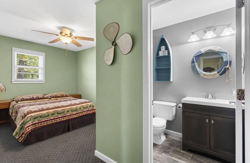 Branson West Resort | Charming 4-bedroom Lake House in a Resort Setting on Table Rock Lake MO