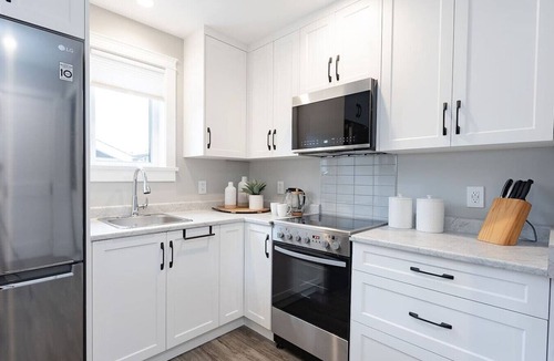 Saanich Apartment | Charming Carriage Home