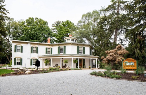 Town of Essex Cottage | Charming Cottage with a View of Lake Erie