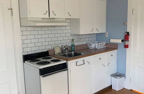 Sanford Apartment | Charming downtown studio in lovely Sanford with AC and private bathroom