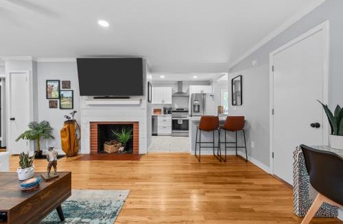 Downtown House | Charming Downtown Corner Cottage - Dog Friendly!