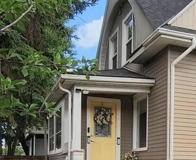 Crescent Heights Apartment | Charming Inner City Home