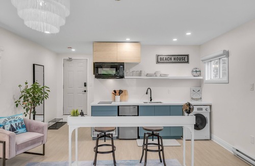 Port Hope House | Charming Lakeside Breeze By The Lake