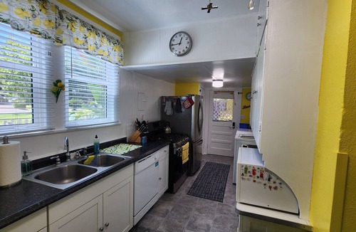 Mount Dora House | Charming Mt Dora 2 Bedroom Home - 1 mile from Historic Downtown!