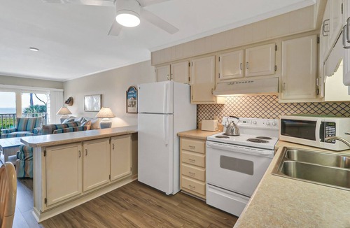 Hilton Head Island Condo | Charming Oceanfront Retreat, Steps from Coligny Plaza!