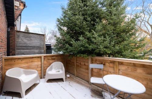 Parkdale Apartment | Charming Parkdale Apt Private Patio Sleeps 4