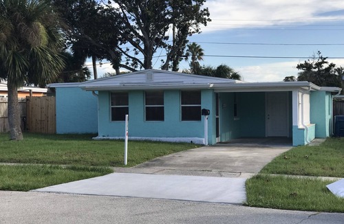 Ormond-by-the-Sea House | Charming Starfish Cottage! Walk to the beach and the river!