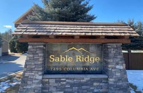 East Kootenay Condo | Charming top floor 4 bdrm condo - mountain views!