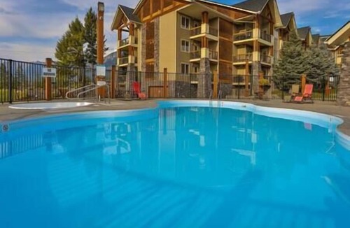 East Kootenay Condo | Charming top floor 4 bdrm condo - mountain views!