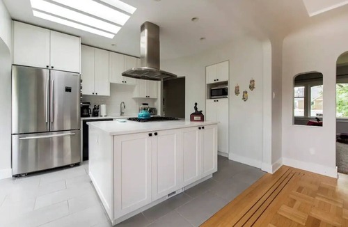 Kensington-Cedar Cottage House | Charming Vancouver 5BR Family Home w/Garden, Deck & Parking. Sleeps 12
