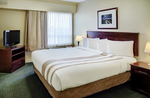 North Central Edmonton Hotel | Chateau Nova Kingsway
