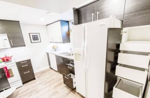 Northwest Edmonton House | Cheerful 3Bdr 1Bath Suite in North Edmonton