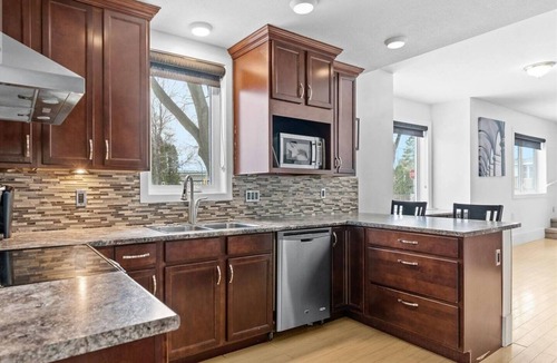 Saskatoon House | Cheerful 4beds home in Exhibition area(10% off over 30D)