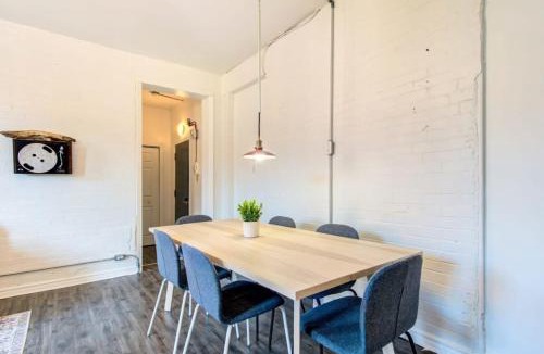 Plateau Mont Royal Apartment | Chez Mont Royal Apartments!