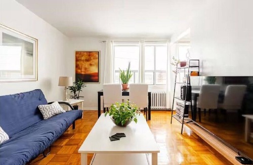 Wexford Apartment | Chic 1-bedroom apartment in fabulous Toronto with AC, WiFi