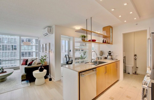 Yaletown House | Chic 1 bedroom suite