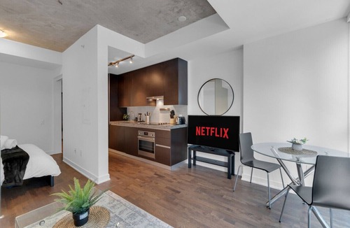 Wellington Place Hotel | Chic 1BR - Lively King West - Downtown
