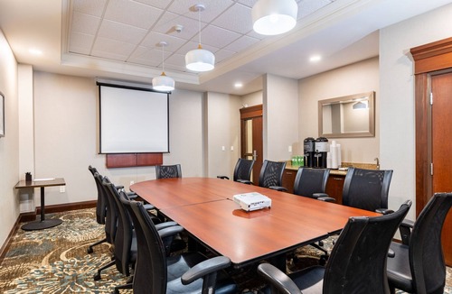 Westminster Apartment | Chic 1BR Suite w/Kitchen | Pool & Hot Breakfast