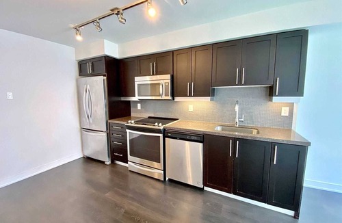 Wellington Place Condo | Chic 2 Bed & 2 Bath in the Fashion District
