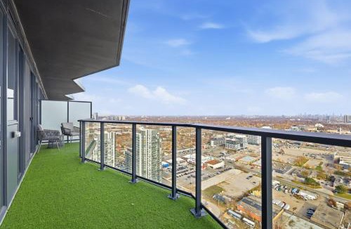The Queensway Apartment | Chic 2BR Retreat Modern Comfort and Prime Location