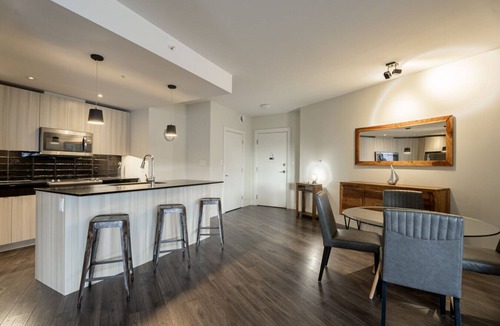 Clayton Park Apartment | Chic 3BR Apt with City Views and Gym