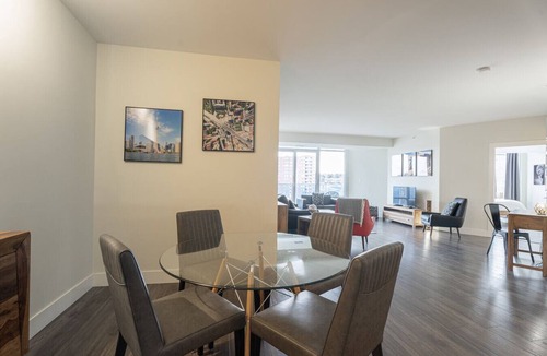 Clayton Park Apartment | Chic 3BR Apt with City Views and Gym