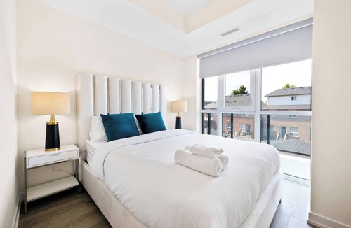 Harwood Hotel | Chic 3BR Urban Retreat with Panoramic City Views