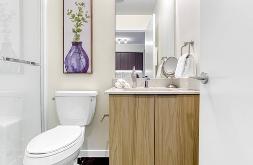 Beltline Apartment | Chic apartment/Private Office 60 inch Smart TV