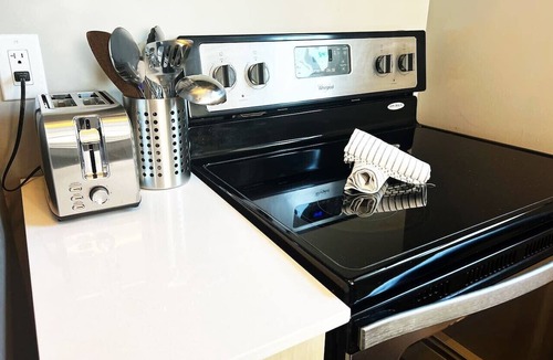 South London Apartment | Chic Boho Retreat | Minutes from Downtown London