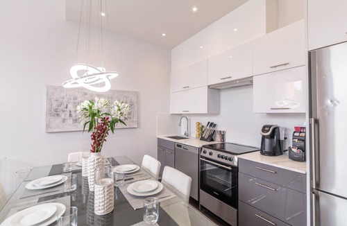 Mile End Condo | Chic Condo with Private Balcony & Hot Tub