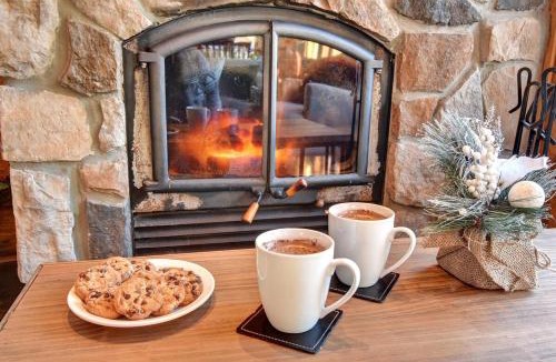 Labelle Ski Chalet | Chic Familiale, Relaxant avec spa en montagnes