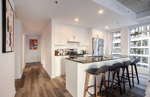 Griffintown Apartment | Chic Griffintown Apt | Parking + EV Charger