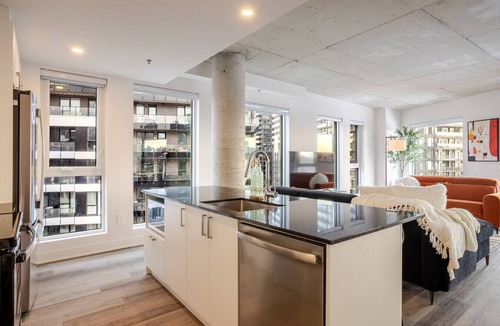 Griffintown Apartment | Chic Griffintown Apt | Parking + EV Charger