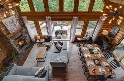 Labelle Ski Chalet | Chic Hot tub in mountain Tremblant Area