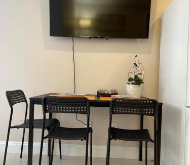 Dunbar House | Chic suite close to UBC